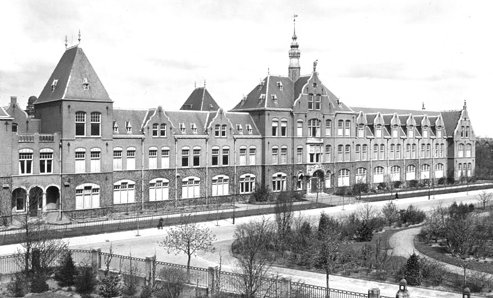 Gebouw aan de Mijnbouwstraat 120. De afdeling Mijnbouw dateert uit 1912.